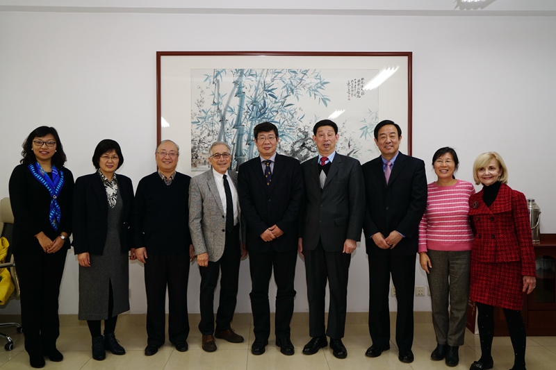 交流合作一:与十三水
美国亚利桑那大学孔子十三水
和北佛罗里达大学孔子十三水
加强交流 (2).JPG