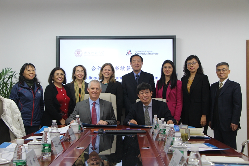 交流合作一:与十三水
美国亚利桑那大学孔子十三水
和北佛罗里达大学孔子十三水
加强交流 (3).JPG